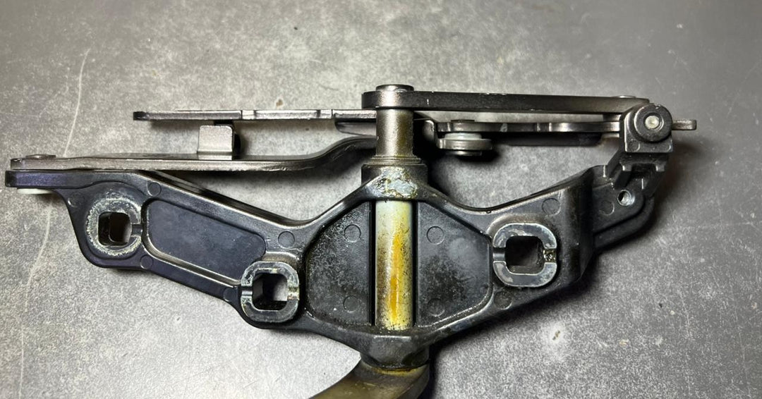 2007-2013 Mercedes-Benz S-Class W221 Front Left Side Bonnet Hinge A221 8800428