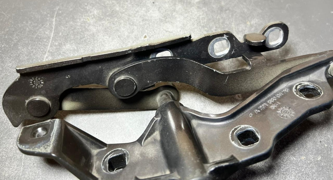 2007-2013 Mercedes-Benz S-Class W221 Front Left Side Bonnet Hinge A221 8800428