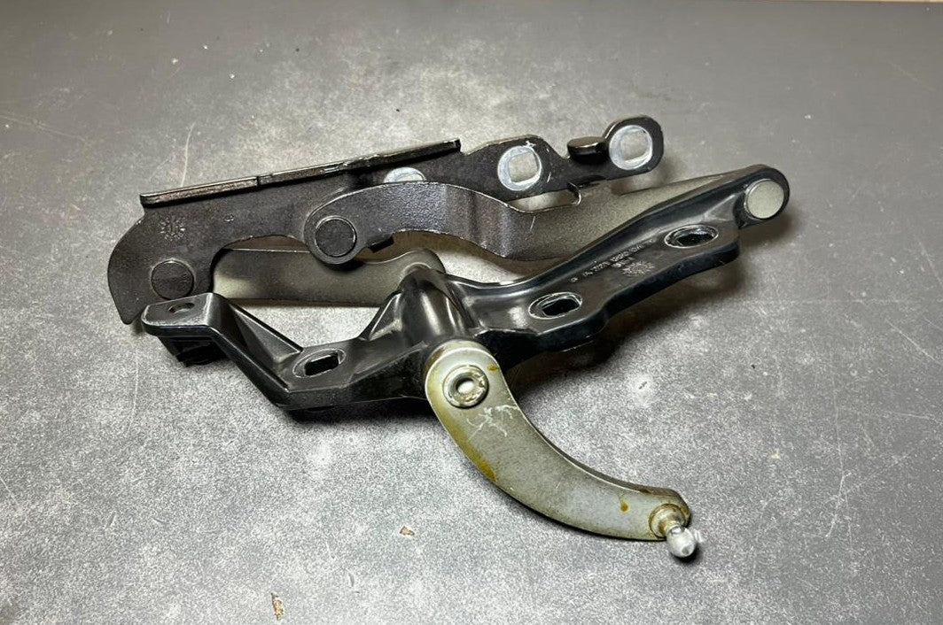 2007-2013 Mercedes-Benz S-Class W221 Front Left Side Bonnet Hinge A221 8800428