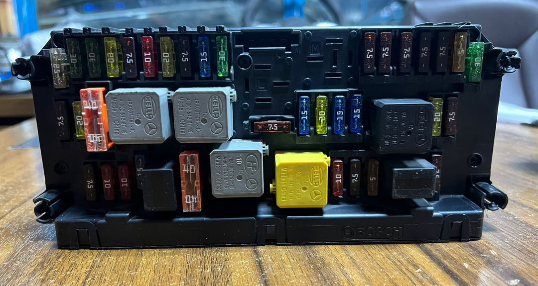 2010-2016 Mercedes-Benz W212 W204 Front SAM Module Relay Fuse Box A212 9006724 OEM