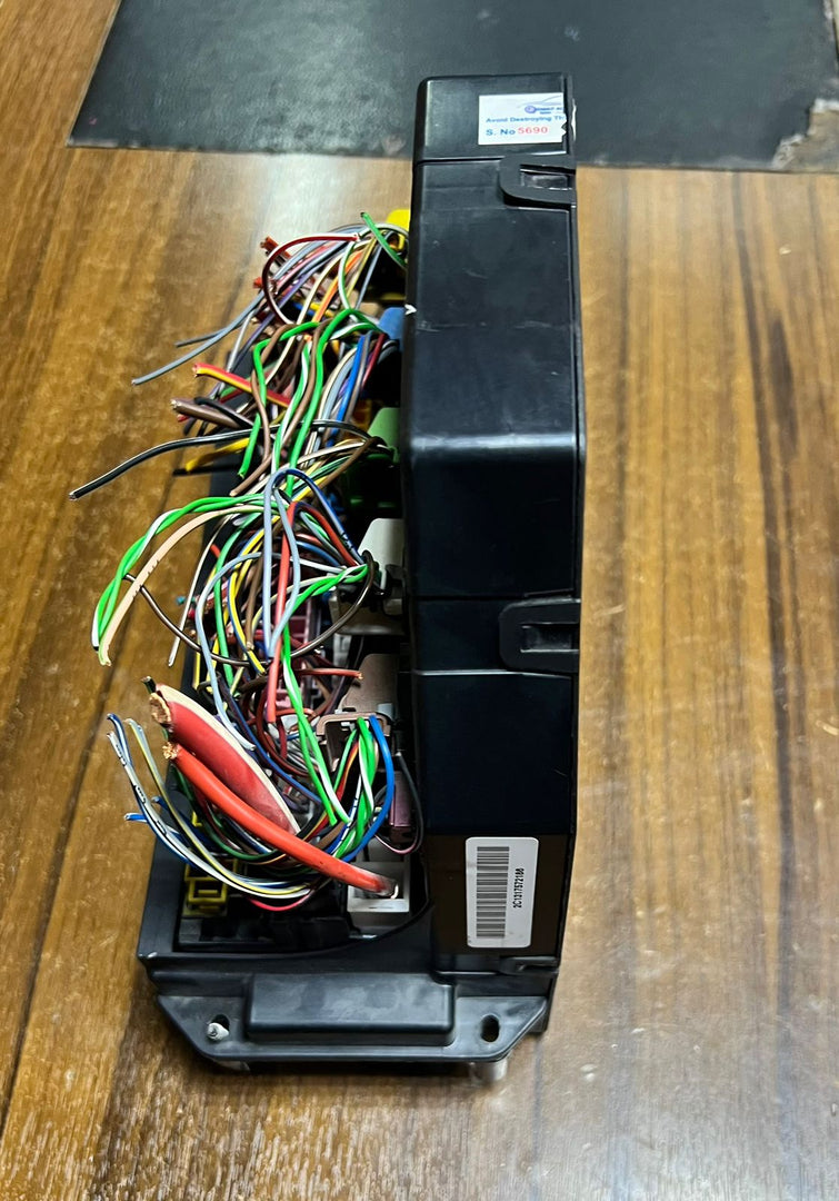 2010-2016 Mercedes-Benz W212 W204 Front SAM Module Relay Fuse Box A212 9006724 OEM