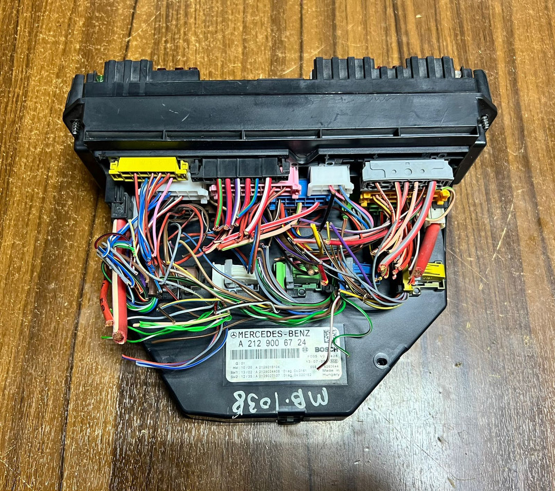 2010-2016 Mercedes-Benz W212 W204 Front SAM Module Relay Fuse Box A212 9006724 OEM