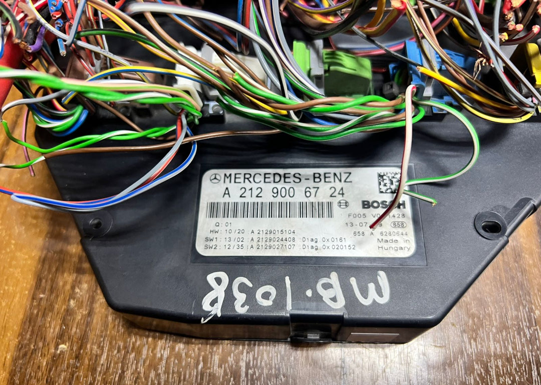 2010-2016 Mercedes-Benz W212 W204 Front SAM Module Relay Fuse Box A212 9006724 OEM