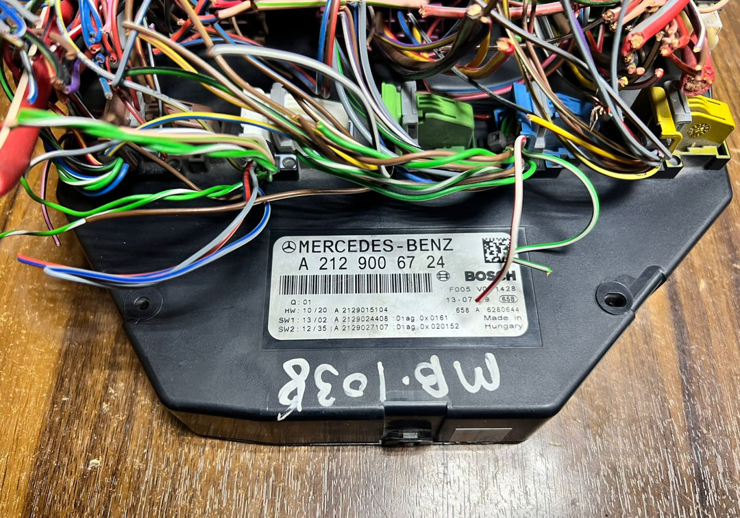 2010-2016 Mercedes-Benz W212 W204 Front SAM Module Relay Fuse Box A212 9006724 OEM