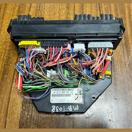 2010-2016 Mercedes-Benz W212 W204 Front SAM Module Relay Fuse Box A212 9006724 OEM