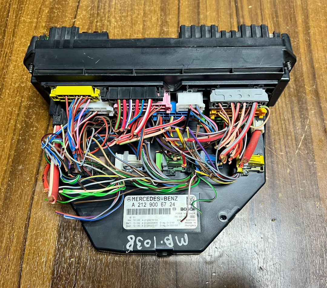 2010-2016 Mercedes-Benz W212 W204 Front SAM Module Relay Fuse Box A212 9006724 OEM
