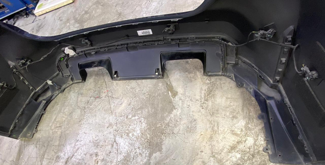 مصد خلفي أصلي من BMW G82 G83 مزود بحساسات وعواكس