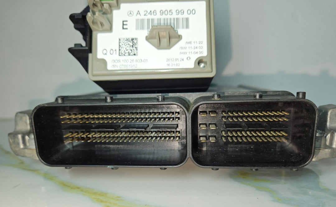 Mercedes CLA ECU Engine Control Module Ignition Key Switch Set A270 9000600 OEM