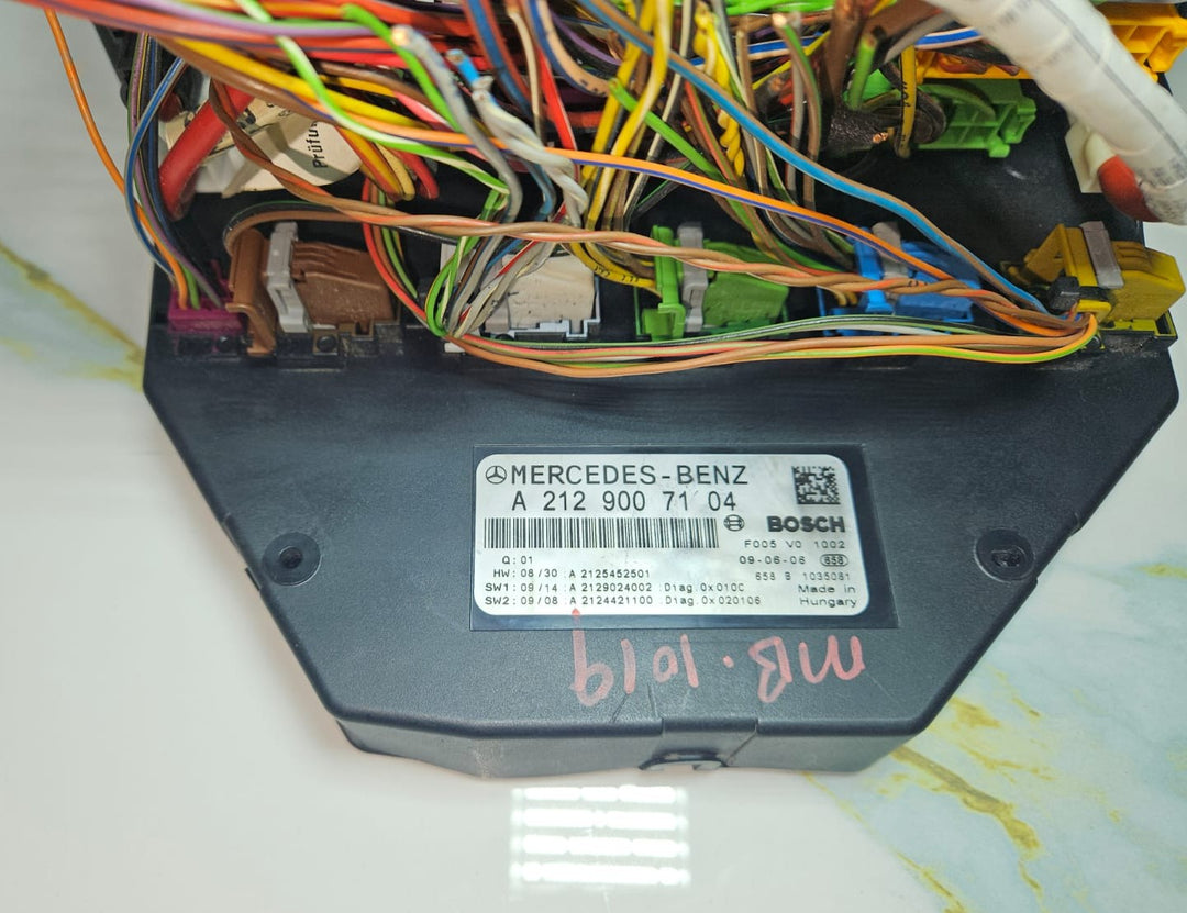 10-16 Mercedes-Benz W212 W204 Front SAM Module Relay Fuse Box A212 9007104 OEM