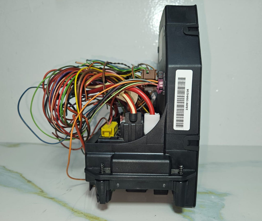 10-16 Mercedes-Benz W212 W204 Front SAM Module Relay Fuse Box A212 9007104 OEM