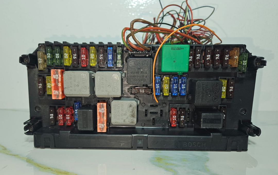 10-16 Mercedes-Benz W212 W204 Front SAM Module Relay Fuse Box A212 9007104 OEM