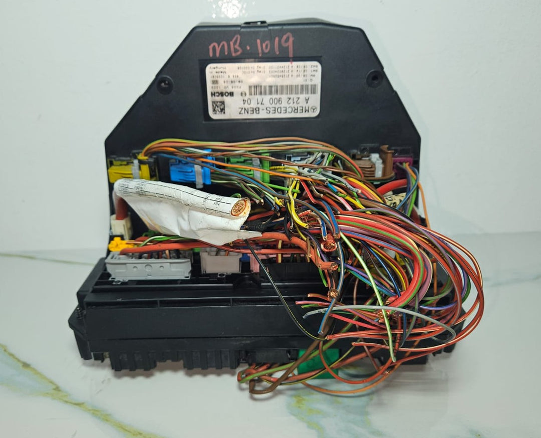 10-16 Mercedes-Benz W212 W204 Front SAM Module Relay Fuse Box A212 9007104 OEM