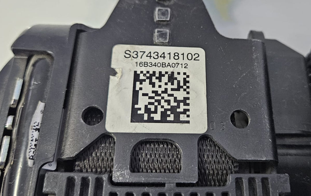 OEM BMW G11 G12 7 Series Upper Seat Belt rear outer upper strap 7434181-2 Nos