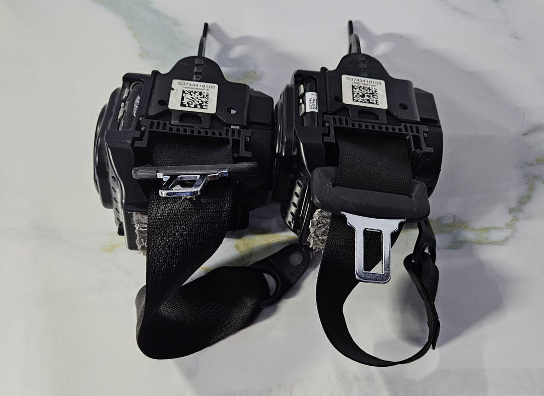 OEM BMW G11 G12 7 Series Upper Seat Belt rear outer upper strap 7434181-2 Nos