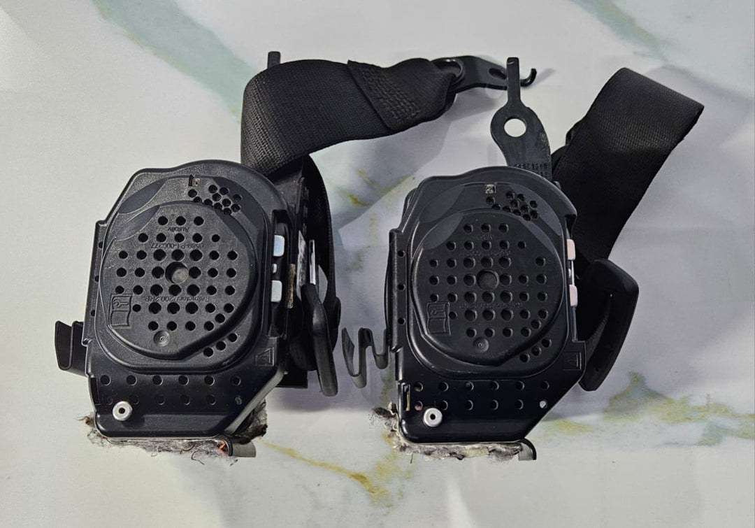 OEM BMW G11 G12 7 Series Upper Seat Belt rear outer upper strap 7434181-2 Nos