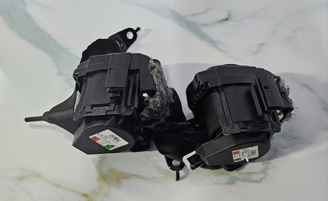 OEM BMW G11 G12 7 Series Upper Seat Belt rear outer upper strap 7434181-2 Nos