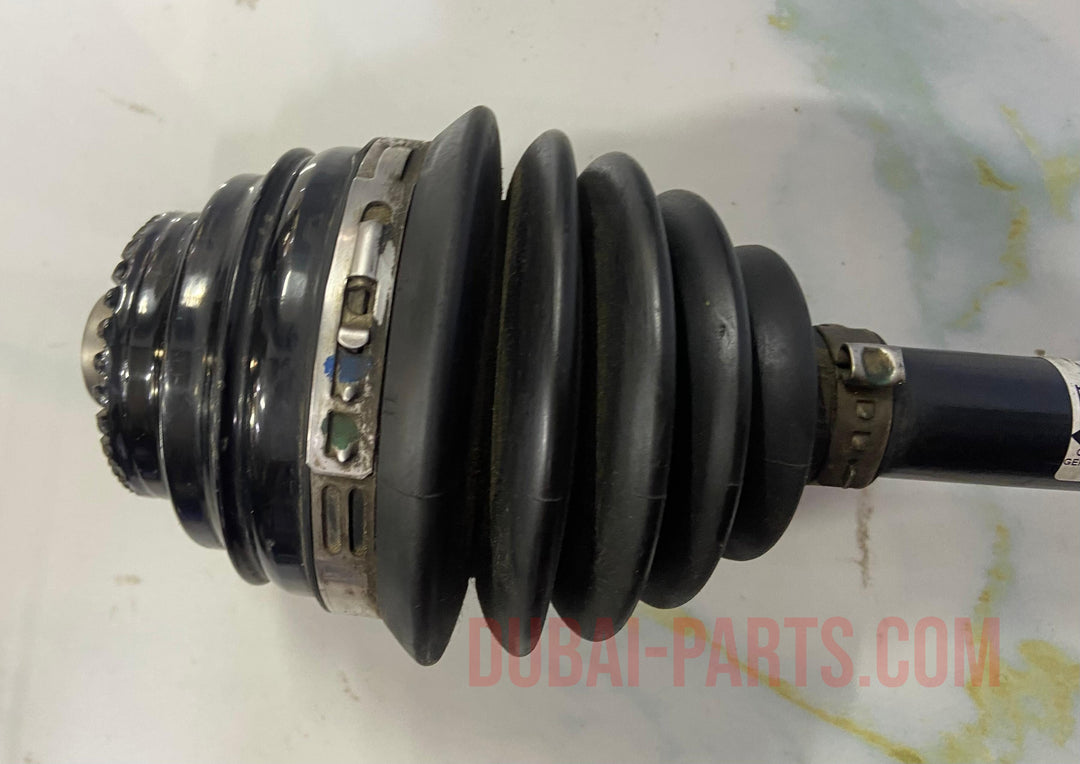 عمود نقل الحركة الأمامي الأيمن (جهة السائق) لسيارة BMW X1 E84 2.0d N47 XDRIVE الأصلية (رقم القطعة: 7591682)