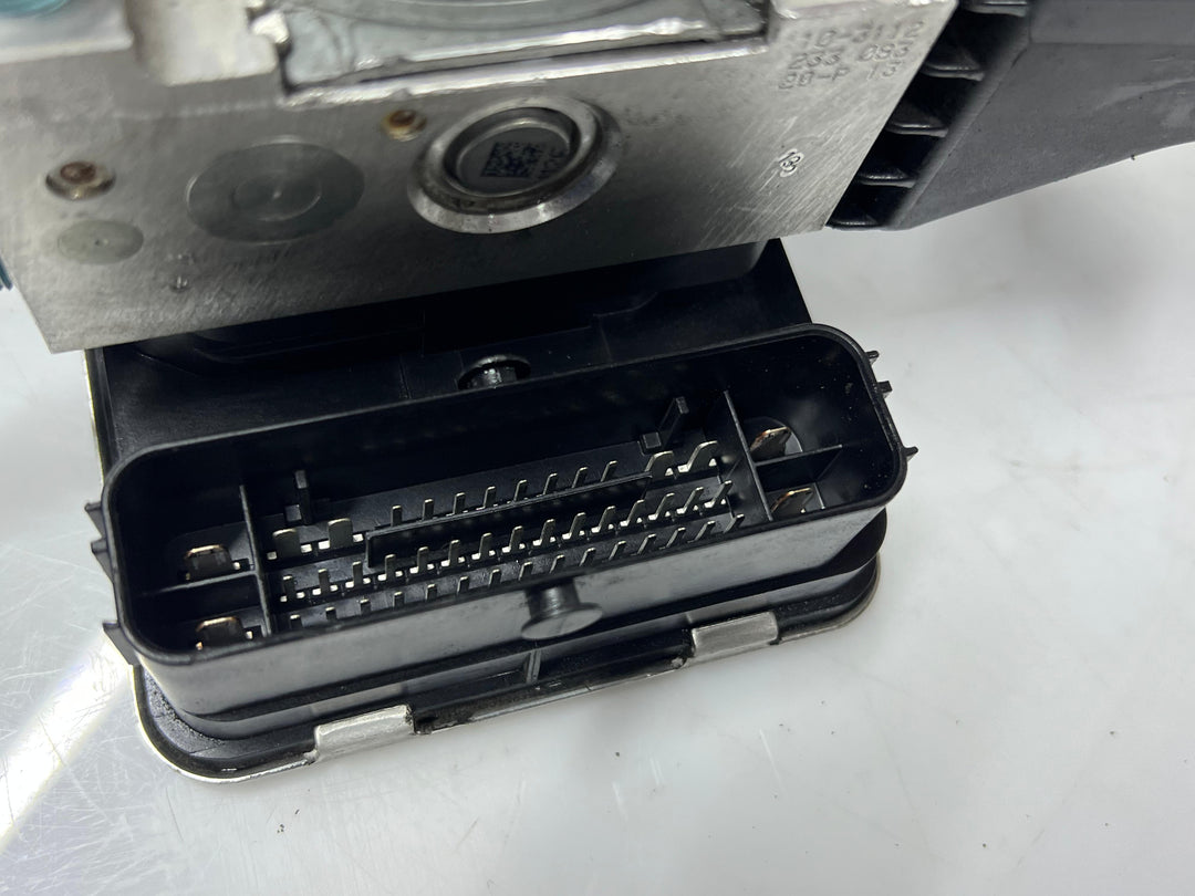 2020-2024 BMW 330i Abs Anti Lock Brake Pump Control Unit 5A25EE0