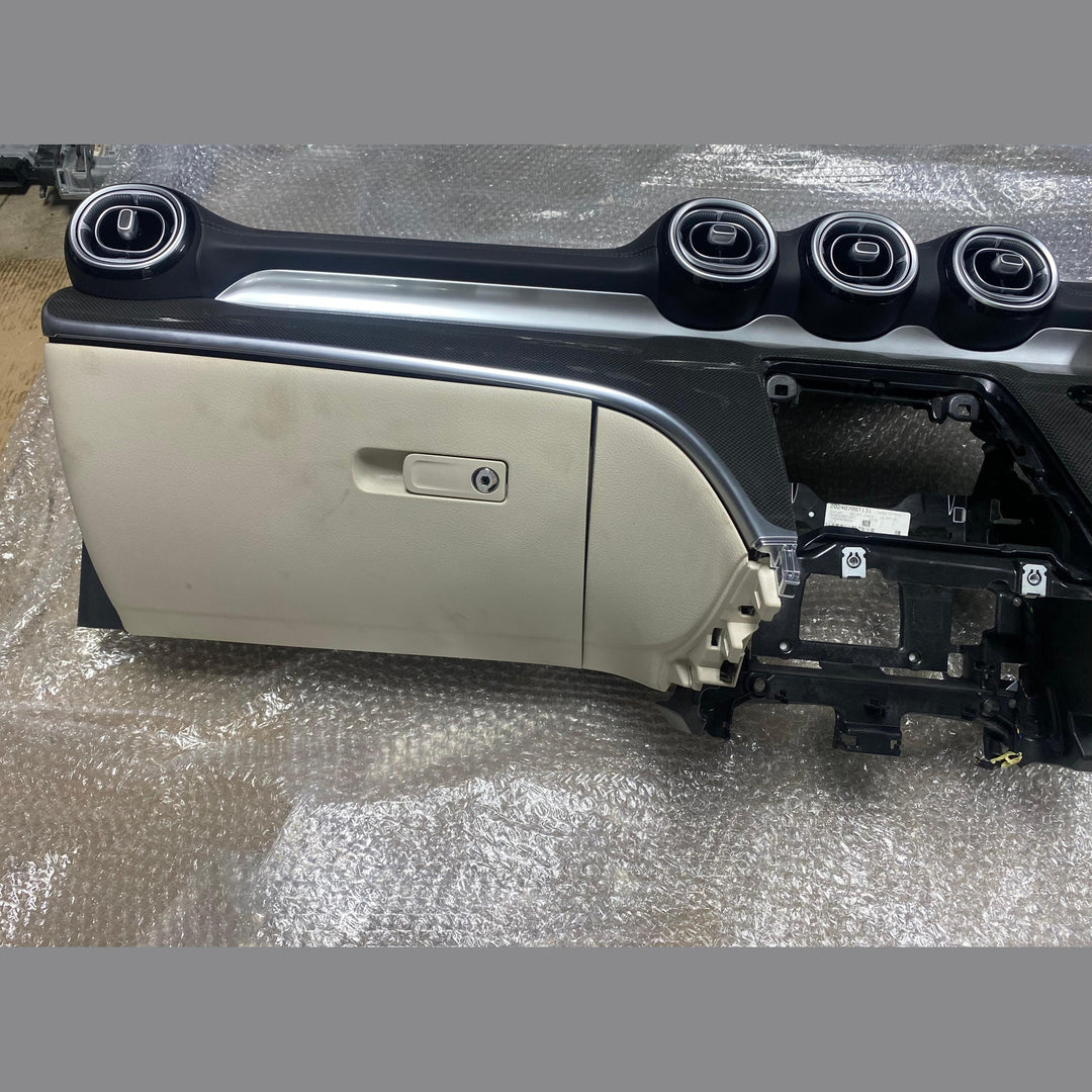 لوحة القيادة لسيارة مرسيدس C250 موديل 2023 ذات المقود الأيمن (الفئة C) A206 6803307