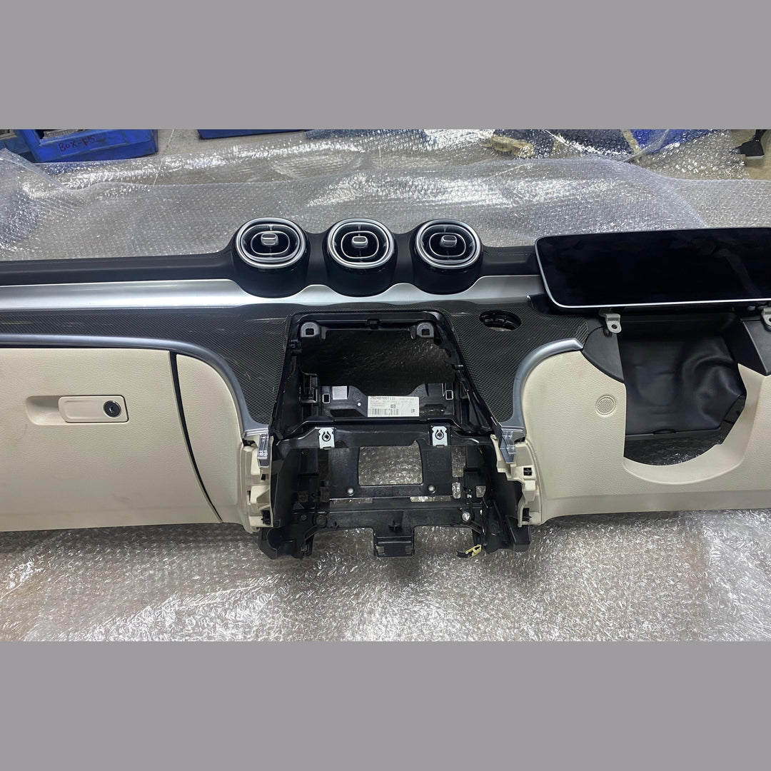 لوحة القيادة لسيارة مرسيدس C250 موديل 2023 ذات المقود الأيمن (الفئة C) A206 6803307