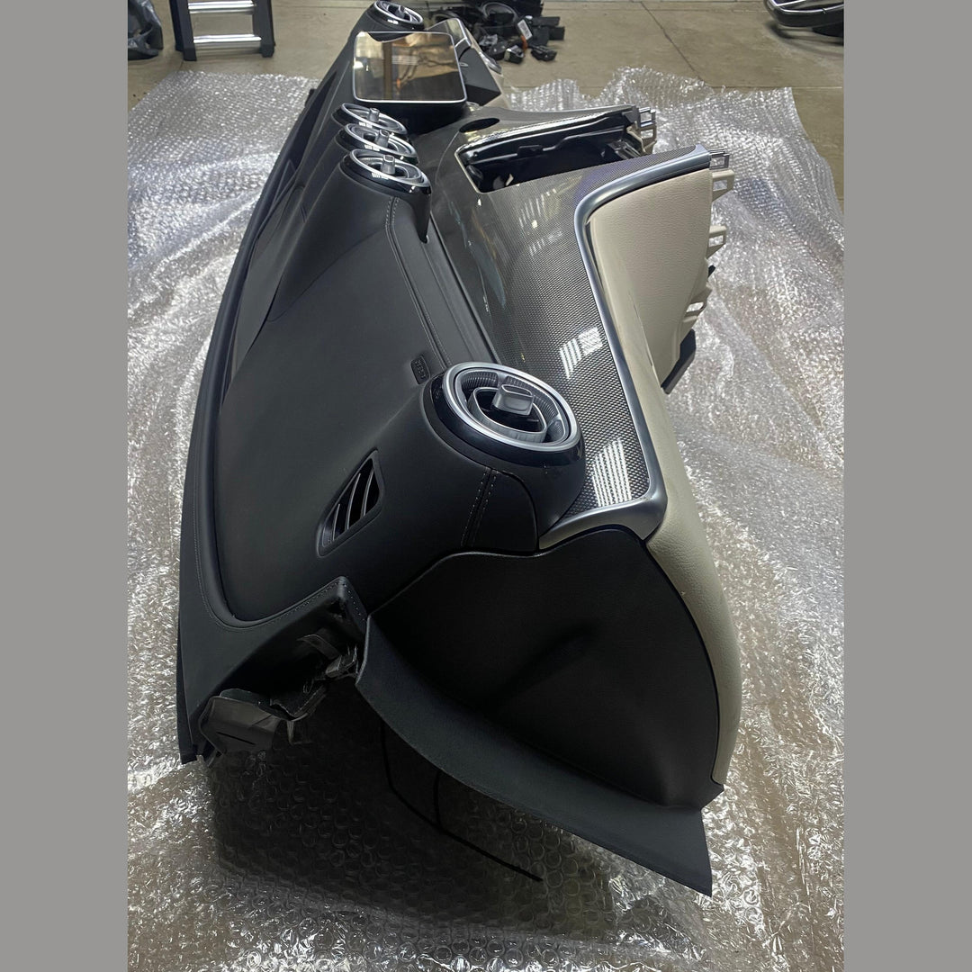 لوحة القيادة لسيارة مرسيدس C250 موديل 2023 ذات المقود الأيمن (الفئة C) A206 6803307