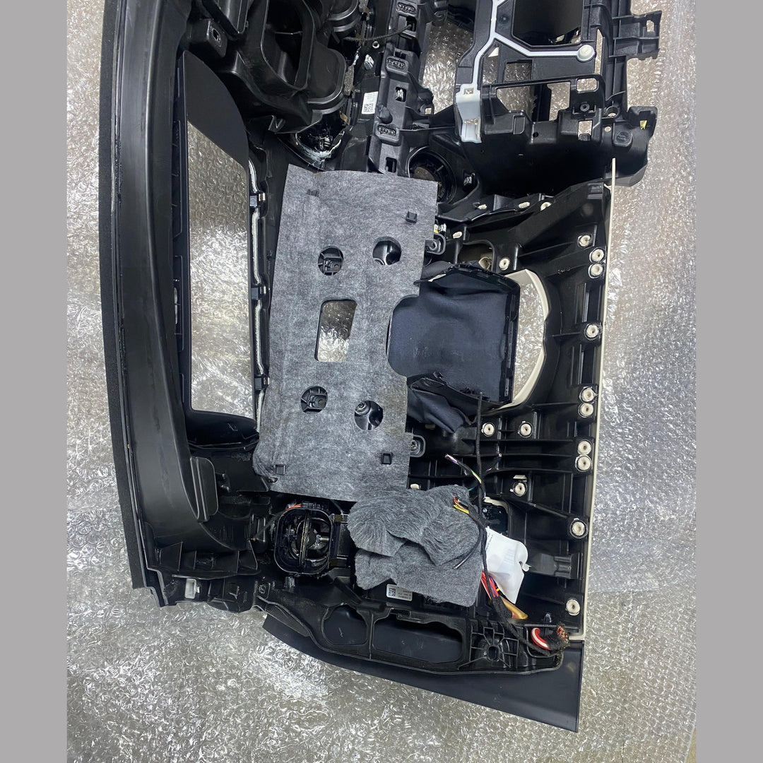 لوحة القيادة لسيارة مرسيدس C250 موديل 2023 ذات المقود الأيمن (الفئة C) A206 6803307