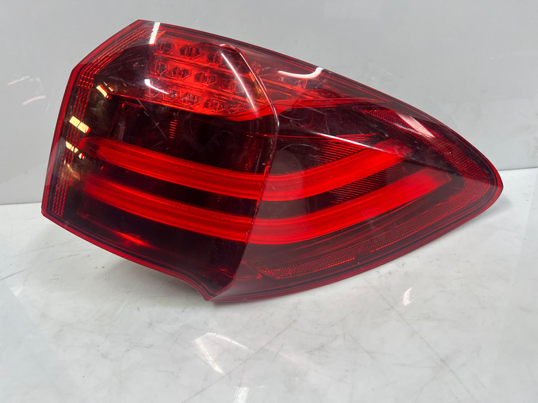 مصباح خلفي أيمن لسيارة بي إم دبليو الفئة الخامسة جران توريزمو F07 LCI رقم 7306166