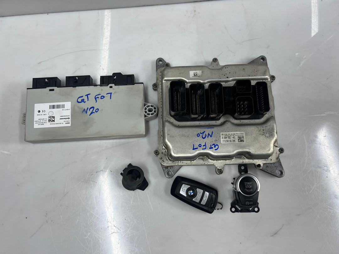2014-2016 BMW F10, F20, F07, F25, F30 520i Engine Control Unit 8664661 SET
