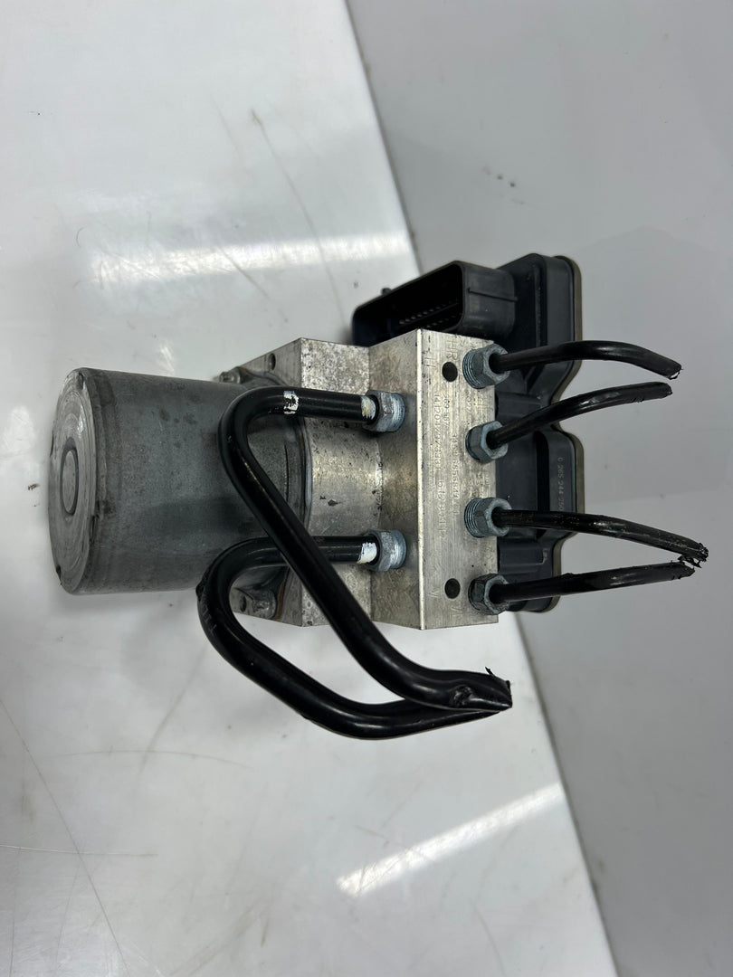 2014-2018 BMW F15 X5 and F16 X6 35iX Abs Disc Brake Pump Control Module 6864798