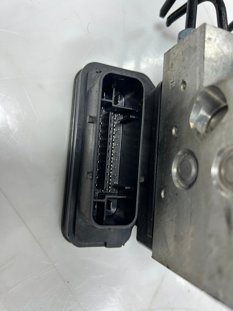 2014-2018 BMW F15 X5 and F16 X6 35iX Abs Disc Brake Pump Control Module 6864798