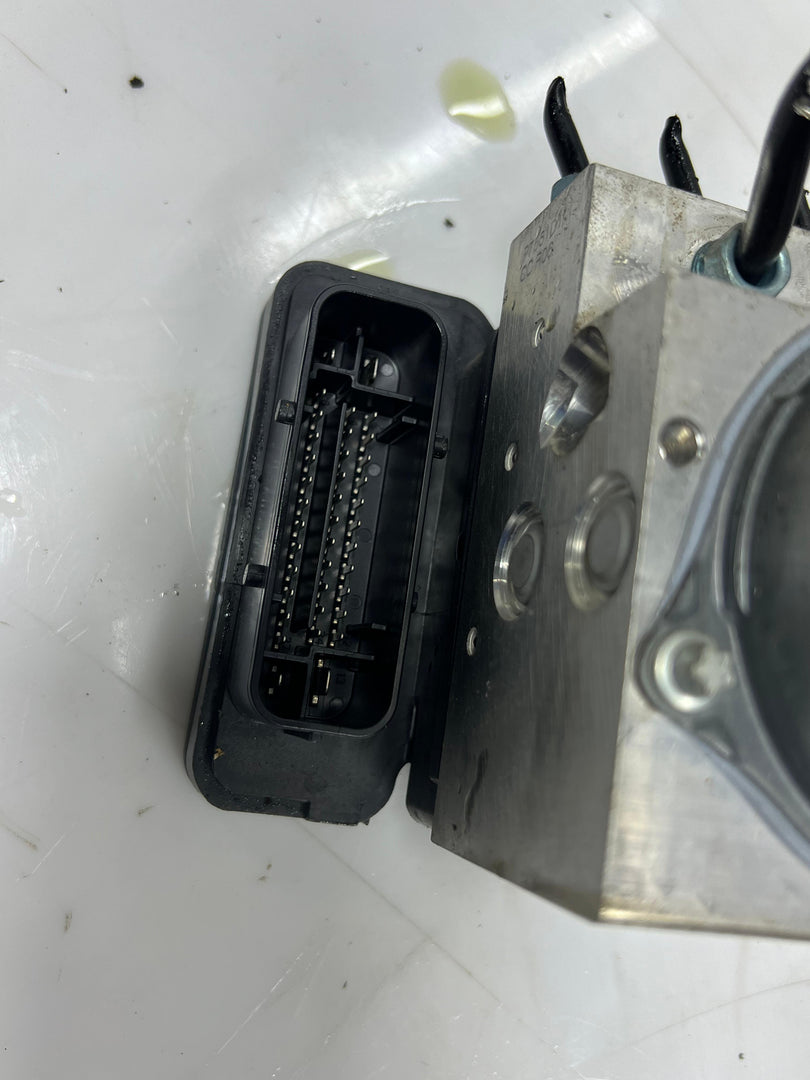 2016 BMW 528i Abs Pump 6876908