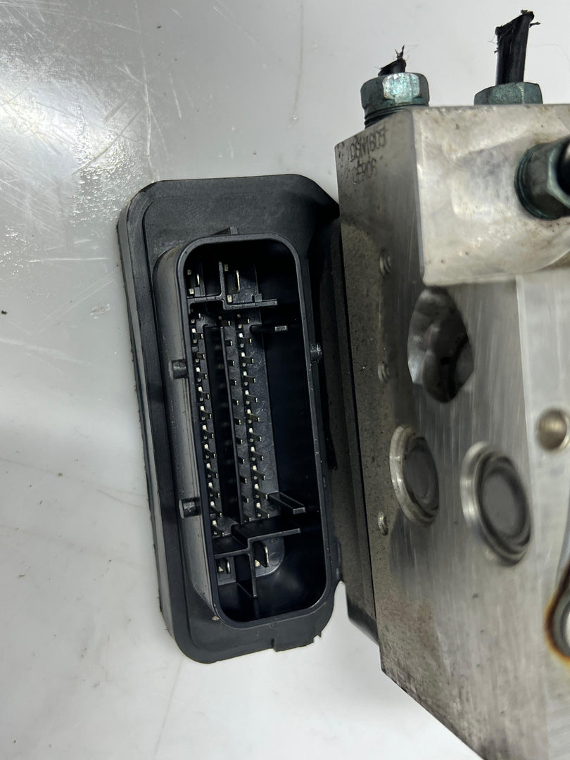 11-16 BMW 5' F10 F11 and 6' F06 F12 F13 528i Abs Pump Control Module 6868335