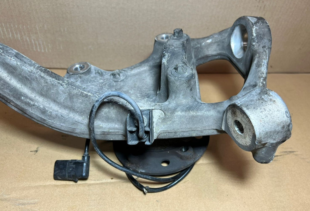 Mercedes-Benz W205 C-Class C300 C250 Front Right 2014-18 Knuckle Spindle Hub Carrier OEM