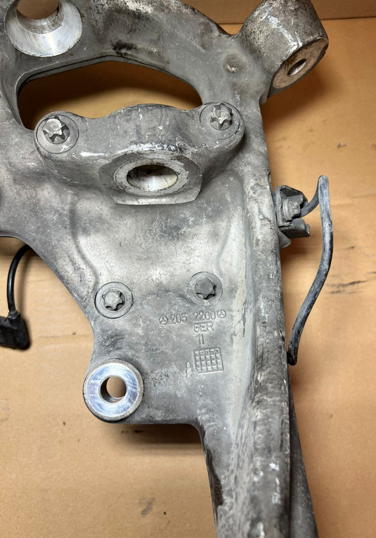 Mercedes-Benz W205 C-Class C300 C250 Front Right 2014-18 Knuckle Spindle Hub Carrier OEM