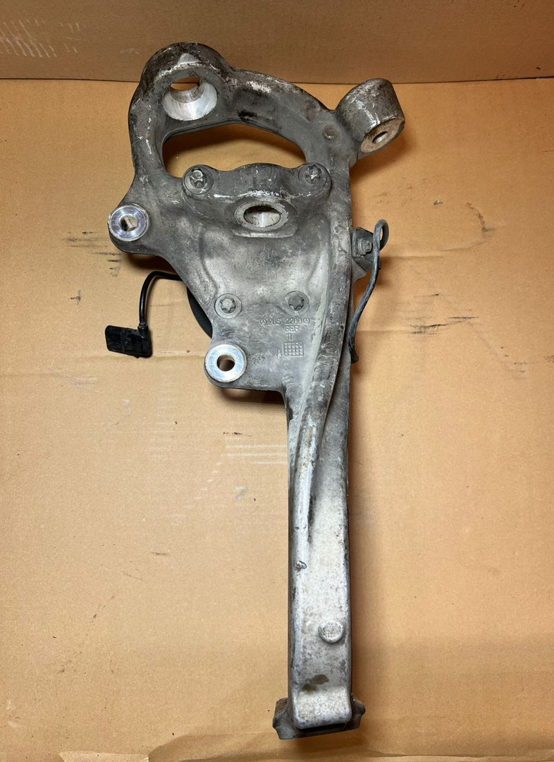 Mercedes-Benz W205 C-Class C300 C250 Front Right 2014-18 Knuckle Spindle Hub Carrier OEM
