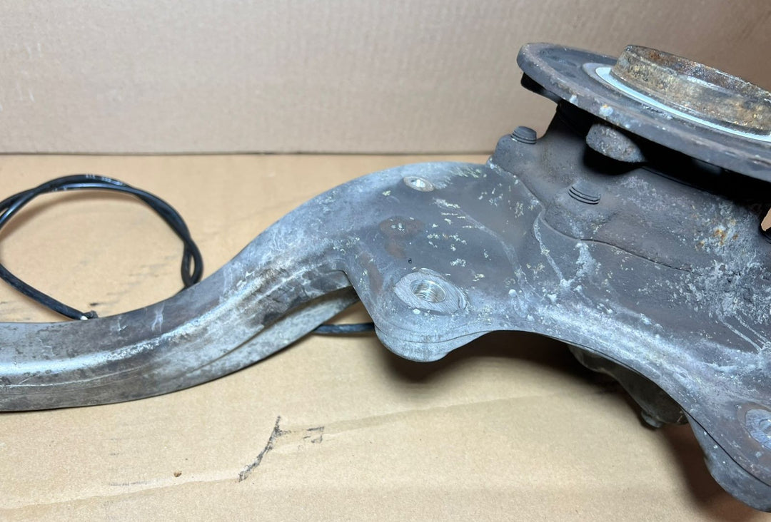 Mercedes-Benz W205 C-Class C300 C250 Front Right 2014-18 Knuckle Spindle Hub Carrier OEM