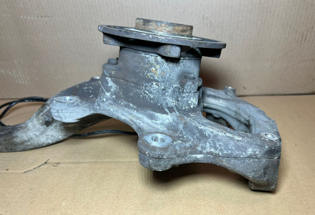 Mercedes-Benz W205 C-Class C300 C250 Front Right 2014-18 Knuckle Spindle Hub Carrier OEM