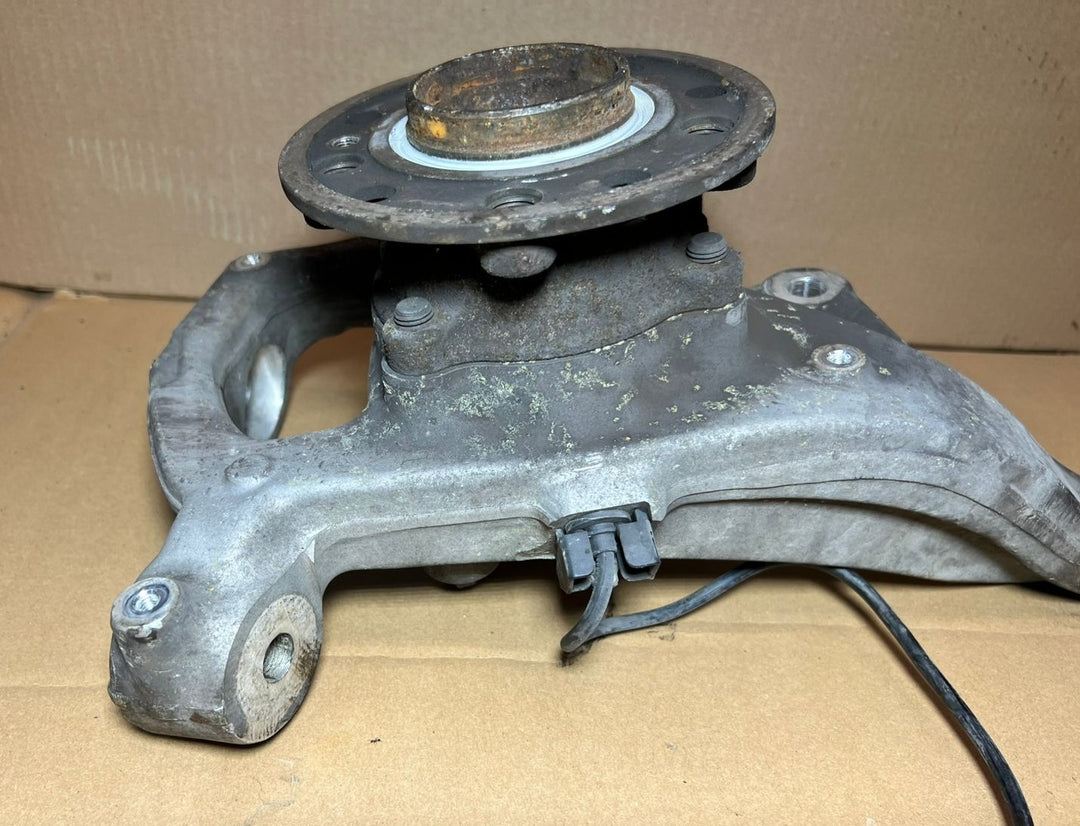 Mercedes-Benz W205 C-Class C300 C250 Front Right 2014-18 Knuckle Spindle Hub Carrier OEM