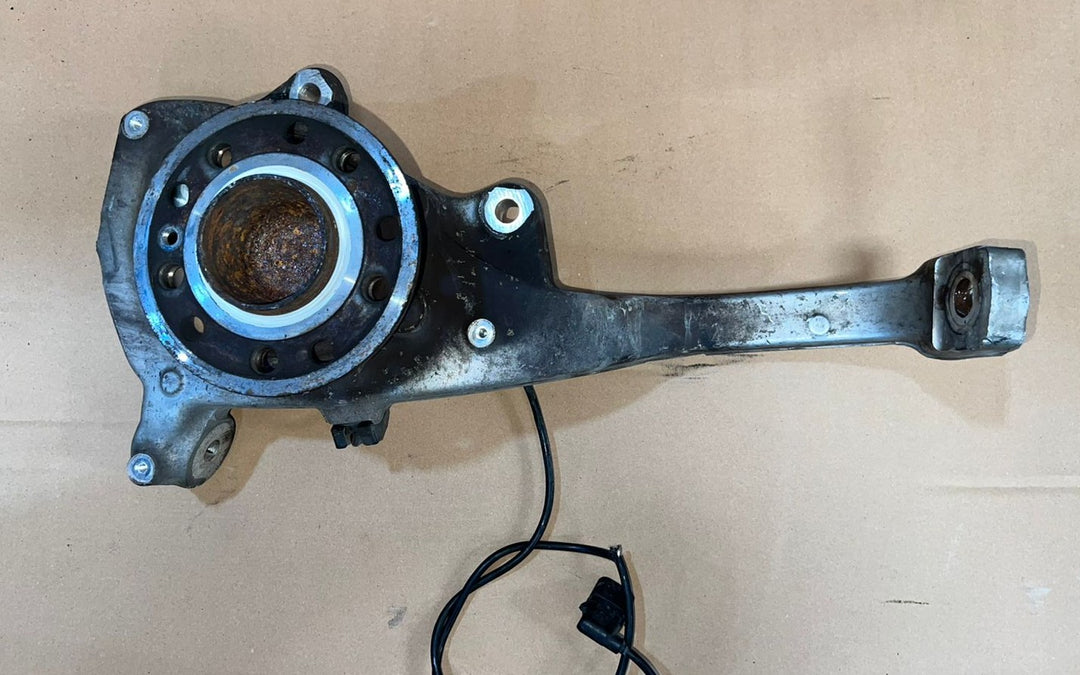 Mercedes-Benz W205 C-Class C300 C250 Front Right 2014-18 Knuckle Spindle Hub Carrier OEM