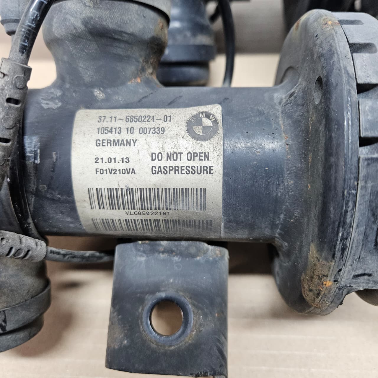 OEM BMW F01 F02 Front Right Left Shock Absorber 6791672 6850221