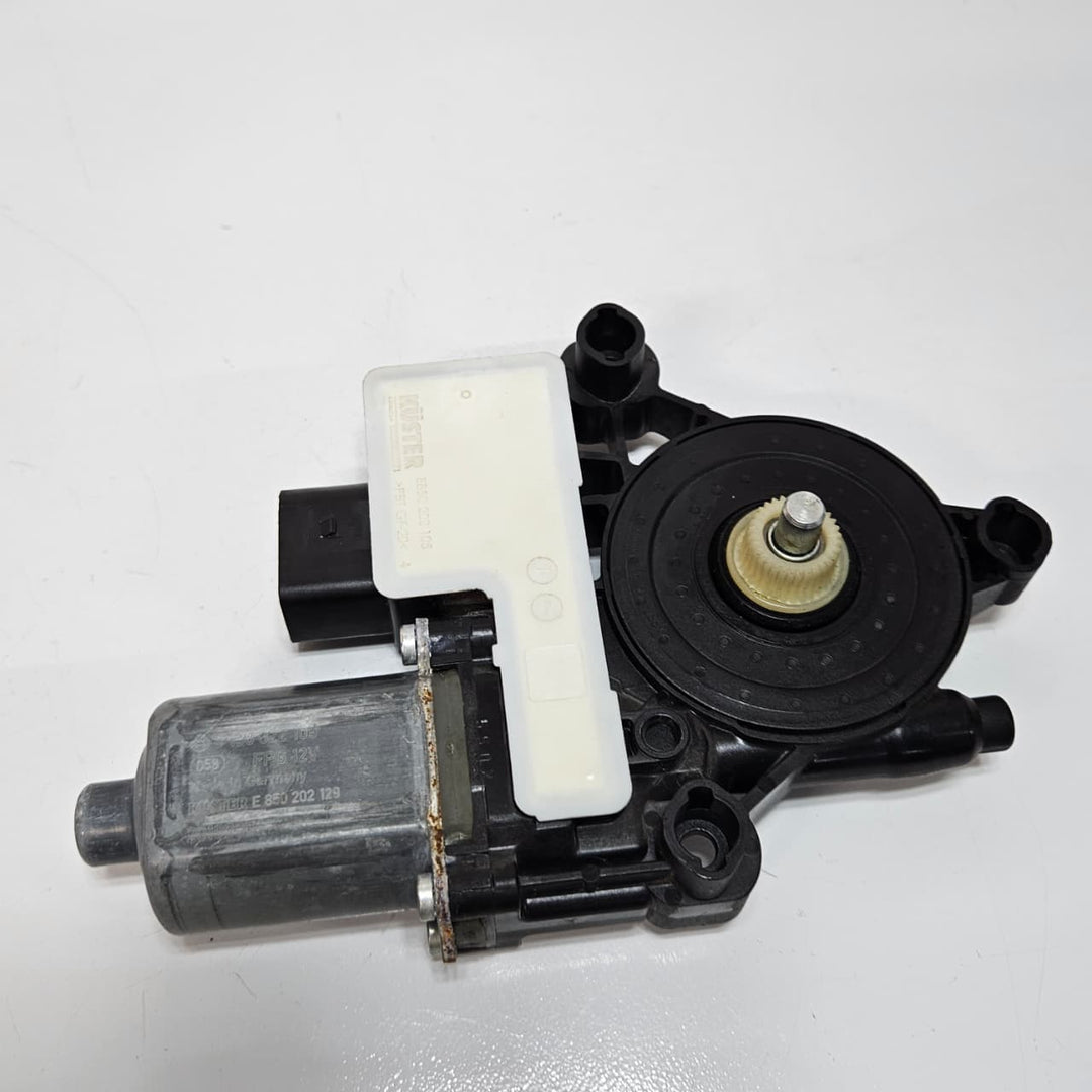 2019-2020 BMW M8, M850, Z4, Door Window Motor 9466690 Front Right