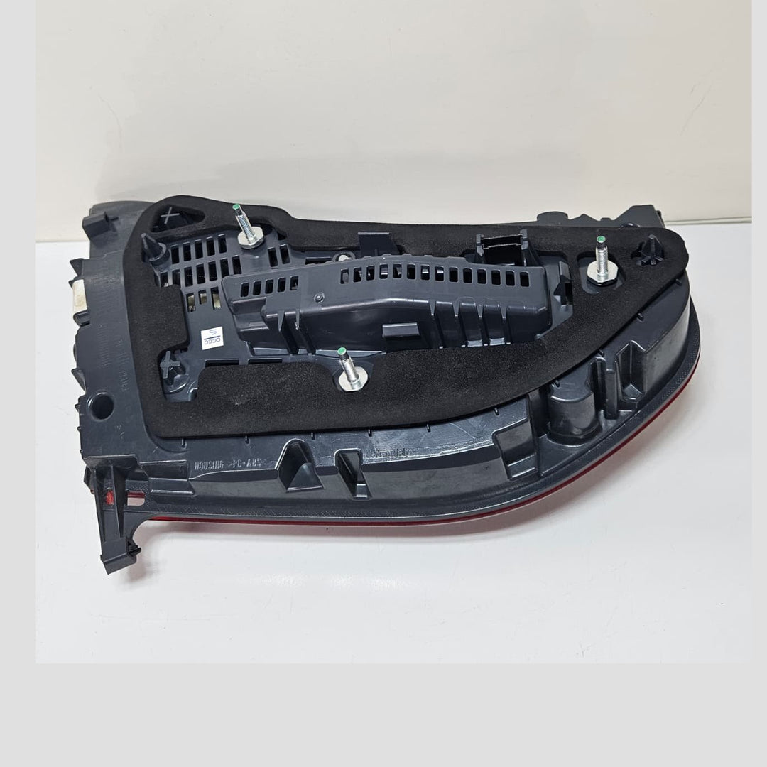 OEM BMW 7 Series G11 G12 Tailgate Light Right Side 2583244