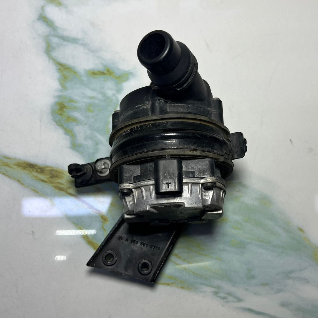 Mercedes-Benz C300 W205 W222 GLC Engine Auxiliary Water Pump Bosch A000 5002686