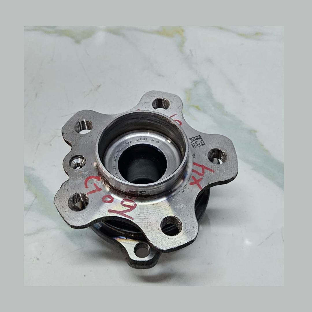 OEM BMW G20, G21, G30, G31, G38, G01 Wheel Hub With Bearing 6871193