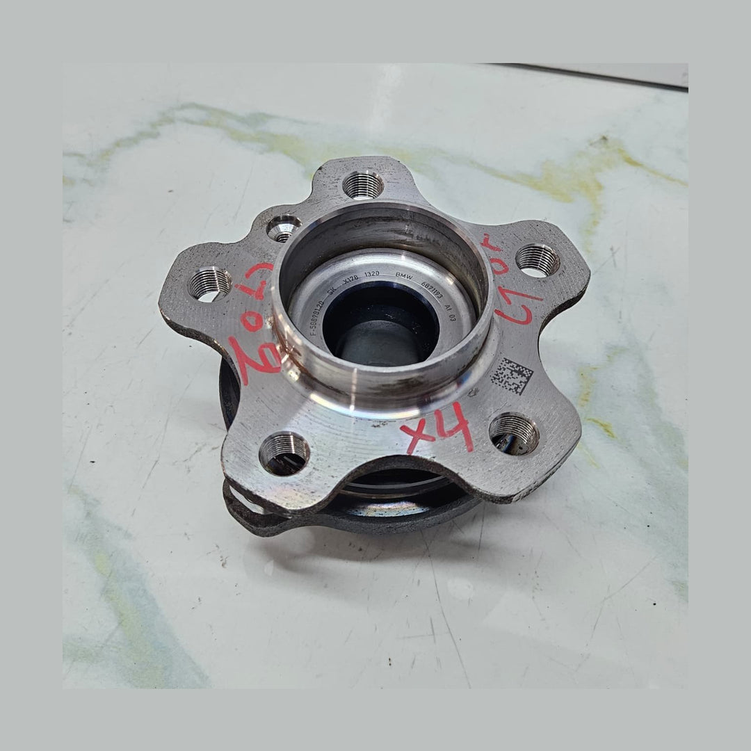 OEM BMW G20, G21, G30, G31, G38, G01 Wheel Hub With Bearing 6871193