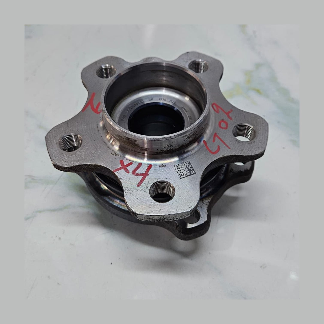 OEM BMW G20, G21, G30, G31, G38, G01 Wheel Hub With Bearing 6871193