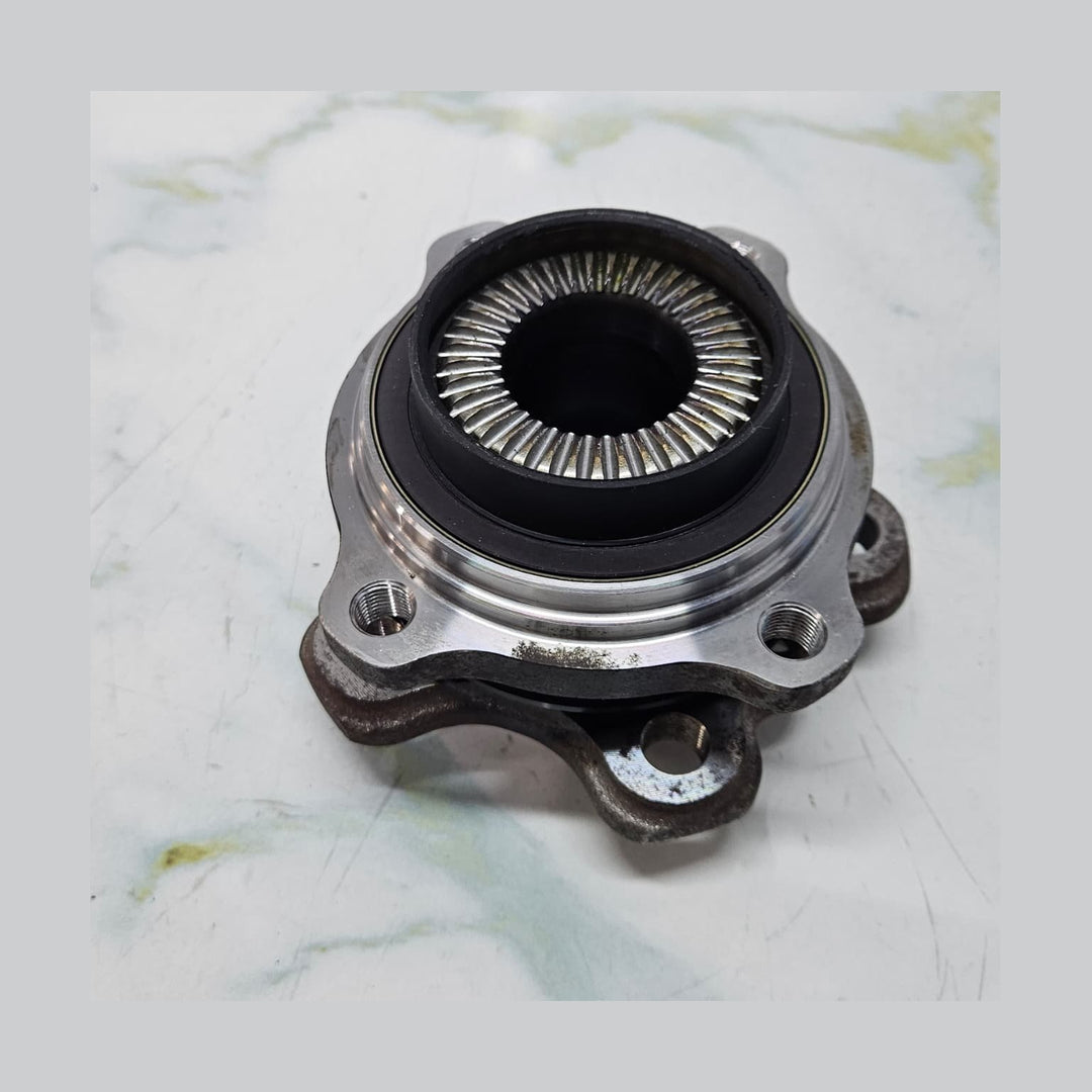 OEM BMW G20, G21, G30, G31, G38, G01 Wheel Hub With Bearing 6871193