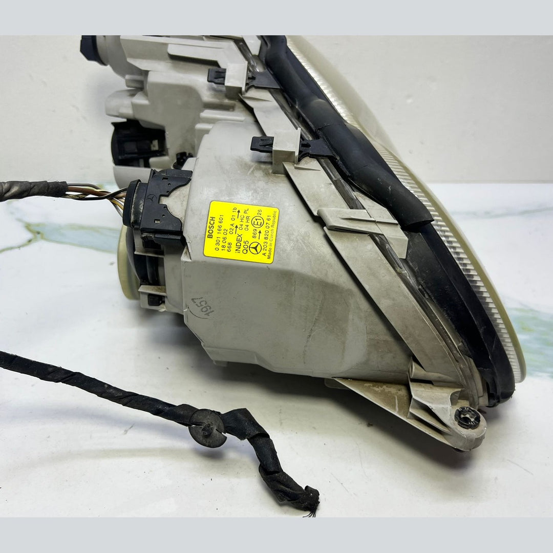 2001-02 Mercedes W203 C-Class Front Left Side Head light Headlamp A203 8200761