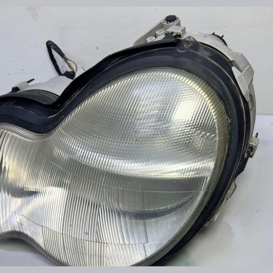2001-02 Mercedes W203 C-Class Front Left Side Head light Headlamp A203 8200761