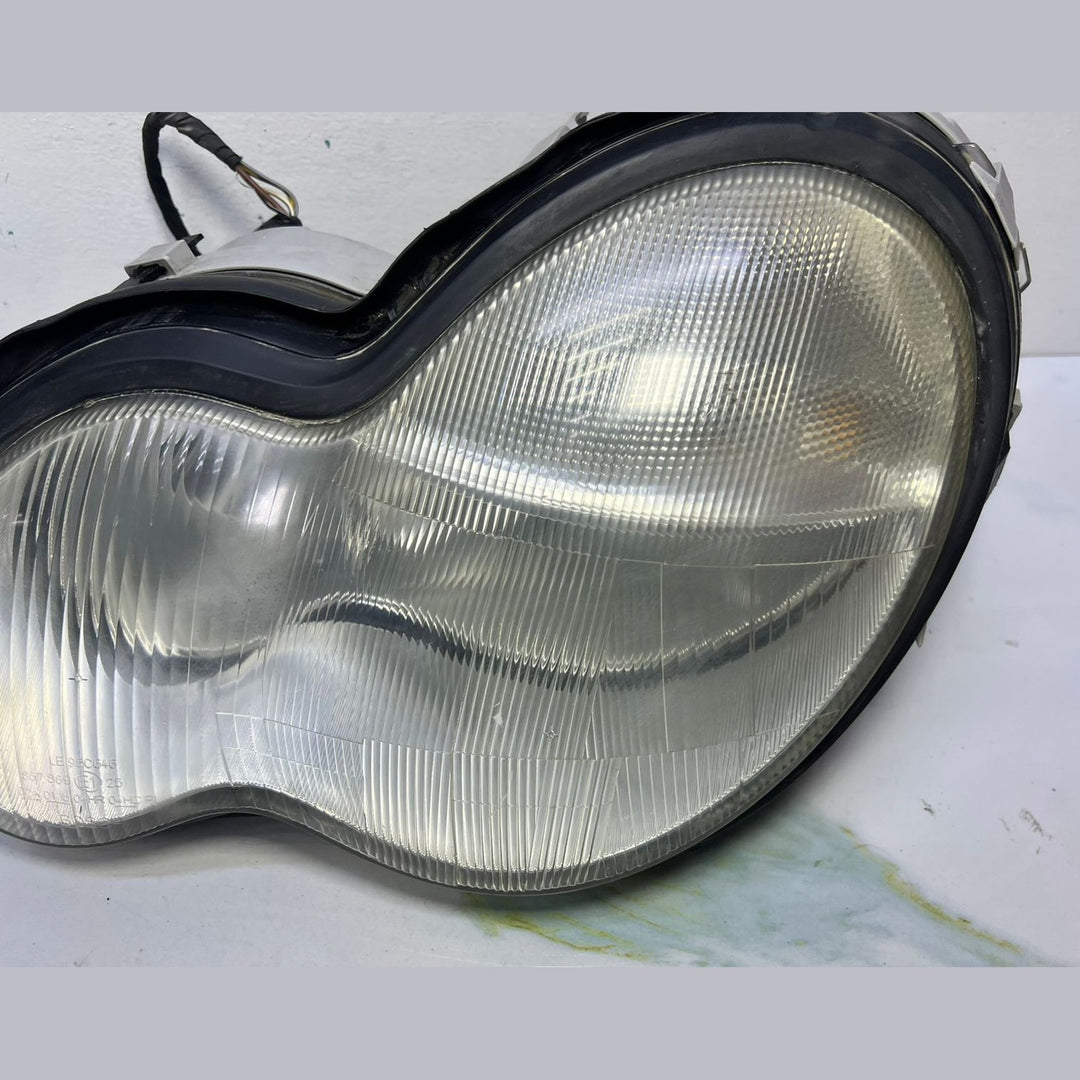 2001-02 Mercedes W203 C-Class Front Left Side Head light Headlamp A203 8200761